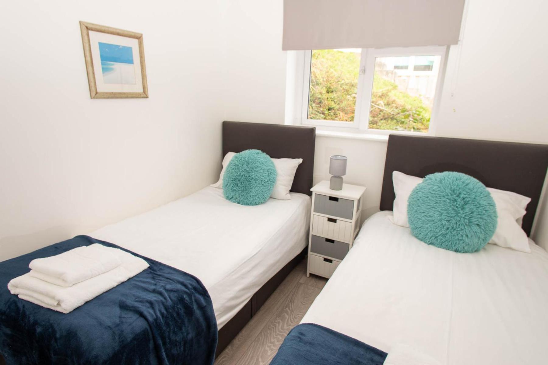 Pet Friendly Sea View Villa Millendreath Looe Room photo